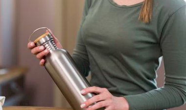 Mulher quase perde a vida ao contrair doença por não lavar garrafa térmica