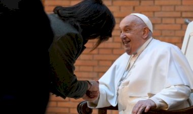 Após crise respiratória e transfusão, papa tem noite tranquila, diz Vaticano