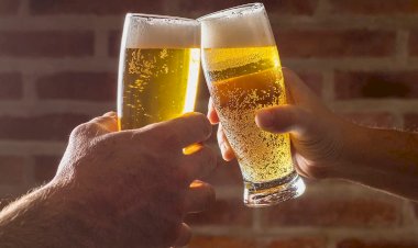 Bar em Goiânia oferece bebida grátis para clientes de chinelo