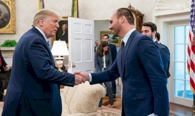 “Não será a única novidade”, promete Eduardo Bolsonaro após apoio de Trump ao pai