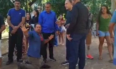 Ambulante ajoelha e implora a Mabel para não ter mercadoria apreendida no Zoológico de Goiânia