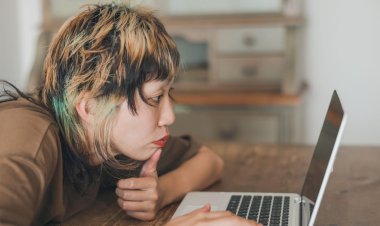 Desempregada e morando com os pais, Geração Z causa rombo de US$ 12 bi no consumo