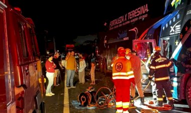 Acidente entre ônibus e carros deixa um morto na BR-153, em Campinorte