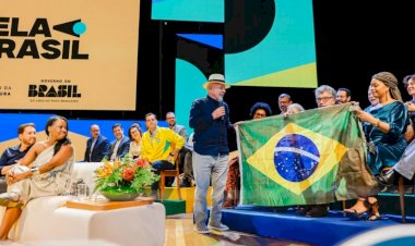 Contra fascismo, Lula defende que esquerda use verde e amarelo na Copa do Mundo