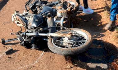 Motociclista fica gravemente ferido após colisão com caminhão na BR-153, em Rianápolis