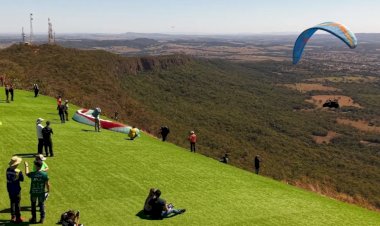 Quer voar de parapente? Visitantes podem fazer voos panorâmicos durante o XCerrado em Jaraguá