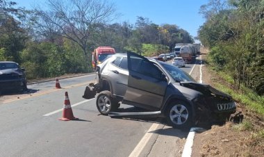 Acidente com quatro veículos deixa oito feridos na BR-153 em Uruaçu