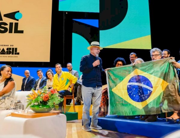 Contra fascismo, Lula defende que esquerda use verde e amarelo na Copa do Mundo