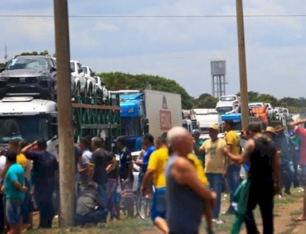 Comissão aprova anistia de multas a caminhoneiros que participaram de bloqueios após eleição de 2022