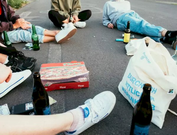 ''Quem não bebe, é o estraga-prazeres'': álcool encontrou um velho aliado na Geração Z — a pressão social