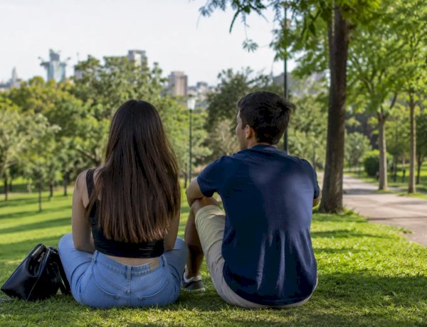 Jovens de Goiás adiam casamento e filhos; número de nascimentos é o menor da série histórica