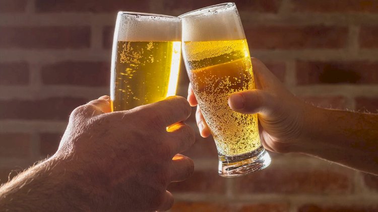 Bar em Goiânia oferece bebida grátis para clientes de chinelo