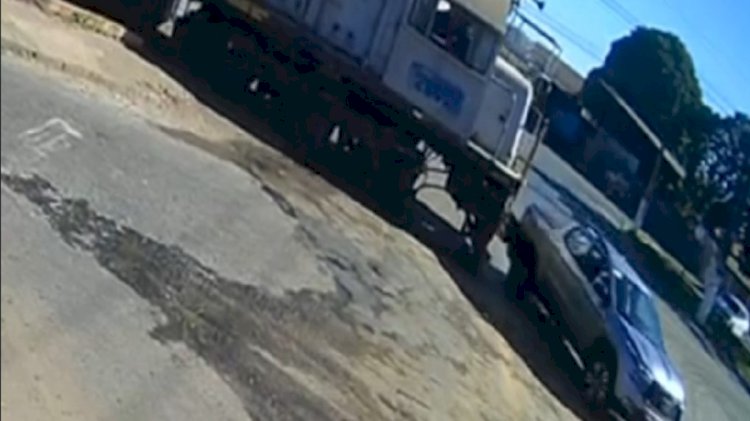 Motorista erra marcha e carro quase é atropelado por locomotiva em Catalão