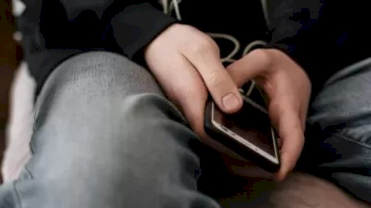 Adolescente mata a avó e fere o avô após ser impedido de usar o celular