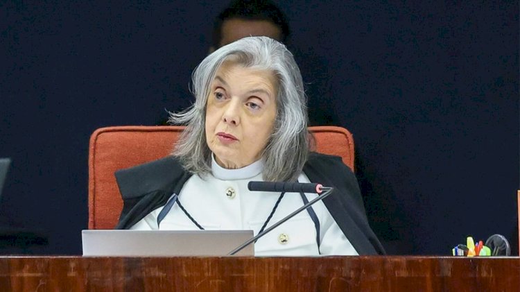 Cármen Lúcia vota e forma maioria para condenar Bolsonaro por tentativa de golpe