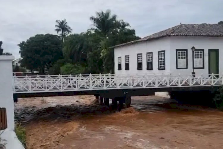 Rio Vermelho registra nova cheia e nível da água chega a quase três metros na Cidade de Goiás
