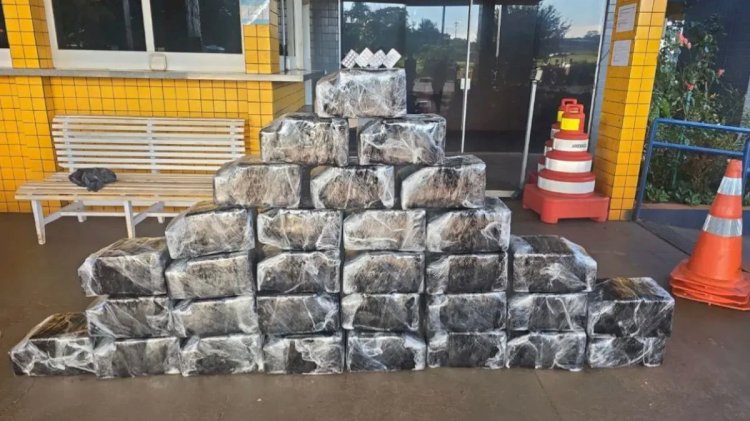 Caminhoneiro fica nervoso ao ser abordado em Jataí e admite: ‘tem coisa errada, sim’