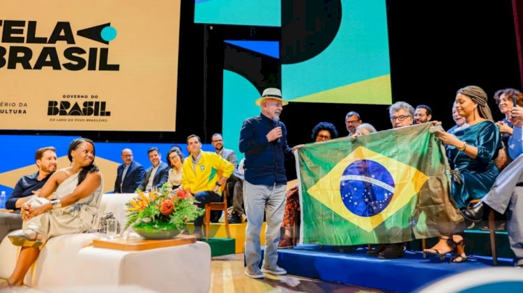 Contra fascismo, Lula defende que esquerda use verde e amarelo na Copa do Mundo
