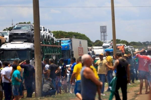 Comissão aprova anistia de multas a caminhoneiros que participaram de bloqueios após eleição de 2022