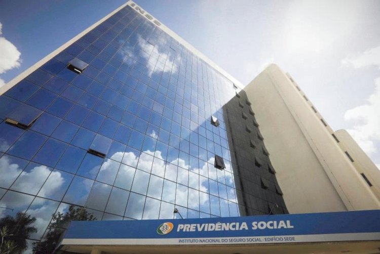 Brasileiro se aposenta, em média, aos 57 anos, ainda abaixo da idade mínima da Reforma